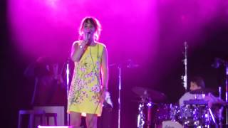 Video thumbnail of "Zaz - La Vie En Rose @ Barcelona"