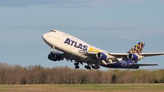 ✈️✈️Atlas Air Boeing 747-400 sunrise takeoff! #747 #boeing747 #atlasair #queenoftheskies