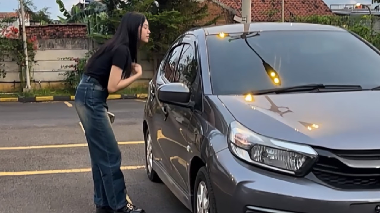 ngajak kenalan cewek nongkrong di parkiran