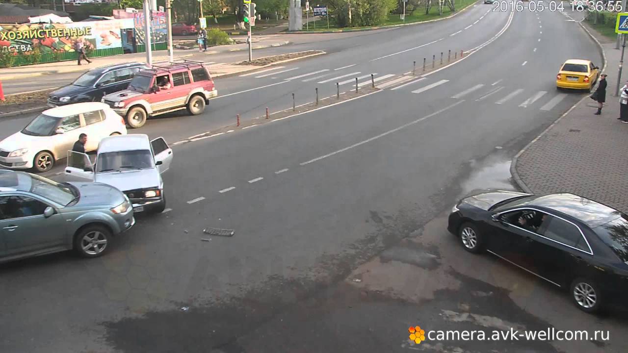 Авария, г. Котельники, остановка Ковровый, 04.05.2016 Авария, г. Котельники, остановка Ковровый, 04.05.2016