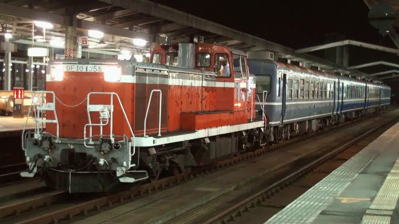 JR四国12系客車 若桜鉄道向け甲種輸送 (2-Jul-2011) - YouTube