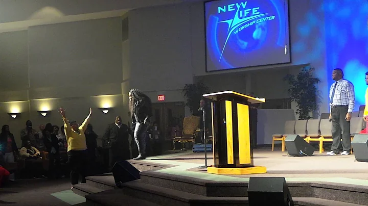 Tasha Cobbs Goes Old School!