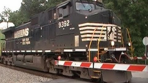 Dash 9 Gets A Workout Train 27A.mpg