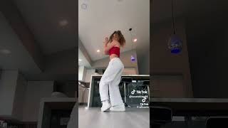 Sofie Dossi bounce when she walks trend part 2