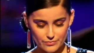 Video thumbnail of "Nelly Furtado - Try  live"