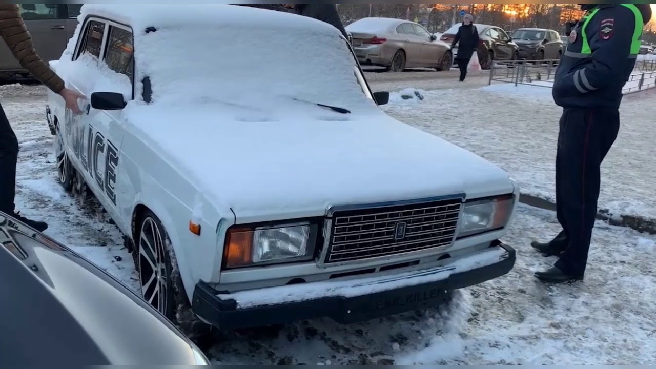 На капоте трехлучевая
