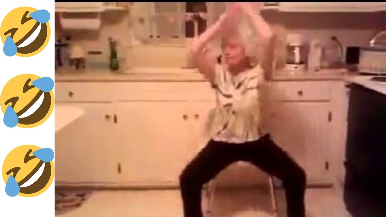 Видео прикол танец. Бабуля пляшет. Бабушка отжигает. Старушки танцуют. Танцующая бабушка.