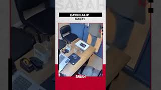 Deprem Aninda Çayini Birakmadi