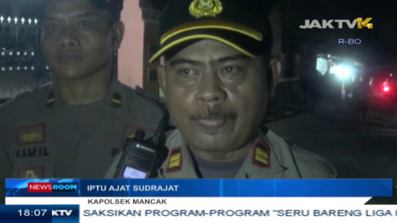 Upaya Pelepasan Segel SMPN 1 Mancak Ricuh