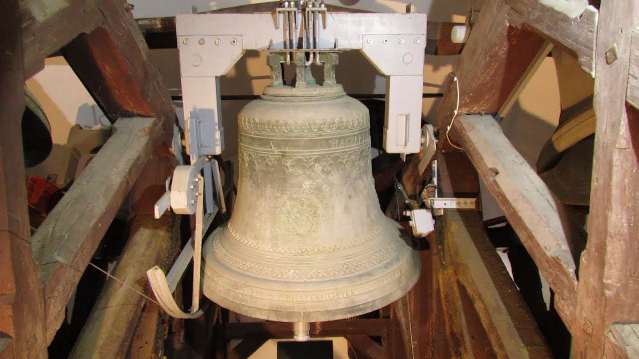 PANNONHALMA (H) - A Szent Márton Bazilika nagyharangja / Die Große Glocke der Erzabteikirche