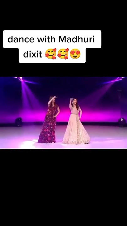 madhuri dixit and kriti sanon beautiful dance performance akhiyan milau kabhi akhiyan churo