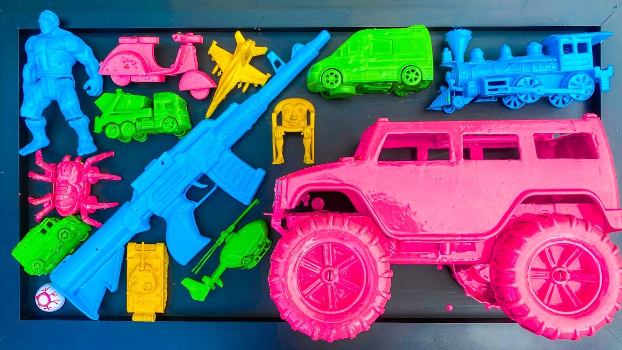 membersihkan mobil mobilan, tank baja, helikopter, spider car, kereta api, hulk, pesawat, anomali.