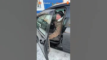 🟠В Казахстане приехавших россиян заставили снять букву Z со стелка автомобиля