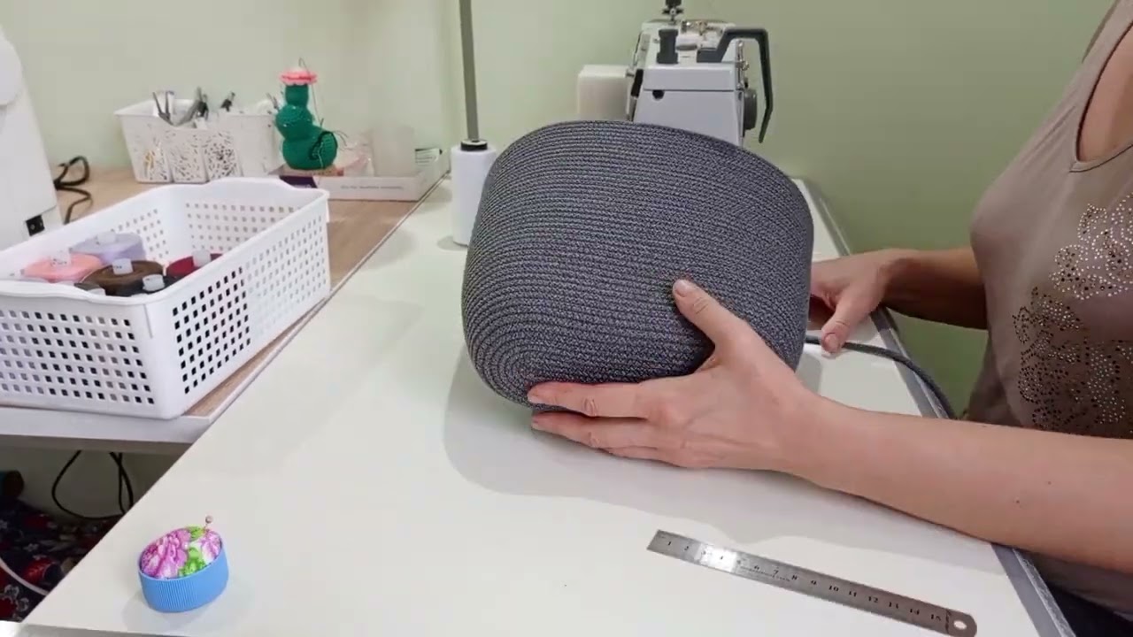 Как сшить повседневную сумочку из шнура.