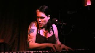 Video thumbnail of "Beth Hart- Weight of the World (Home) at Jimmi's 2-13-10"