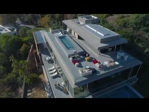Video: Rumah yang cerah dengan pemandangan laut oleh Donna Elle Interior Design