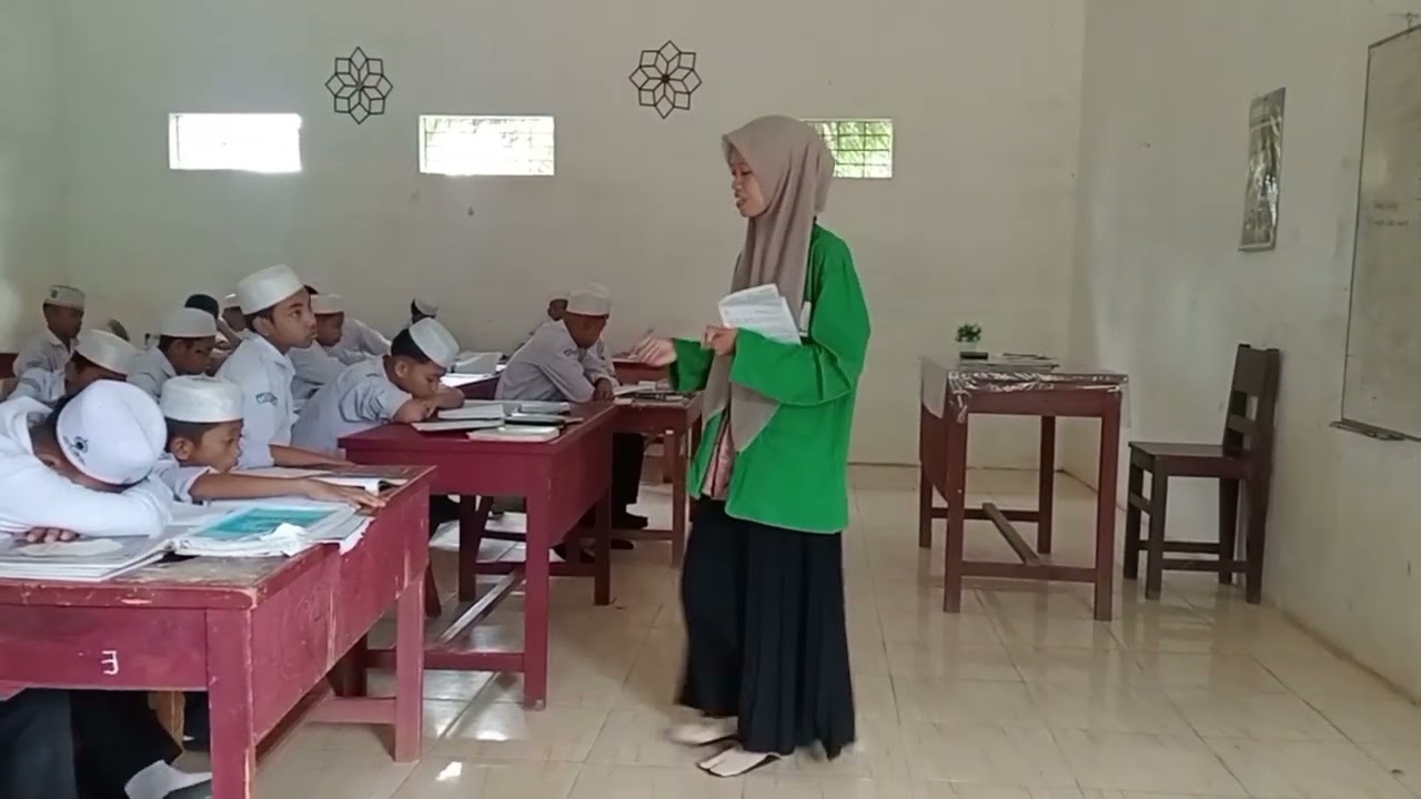 Praktek Pembelajaran - Annisa Nafia - Nim: 2221000002 - Prodi - Tadris Bahasa Indonesia 