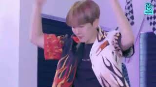 [EXO BAEKHYUN] Just Baekhyun's love for kick it