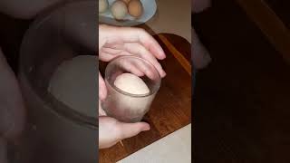 Як очистити яйце за 5 секунд / Лайфхак