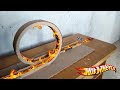 Como fazer uma pista da Hot Wheels de papelão com Loop(TUTORIAL)Incrível pista Hot Wheels de papelão