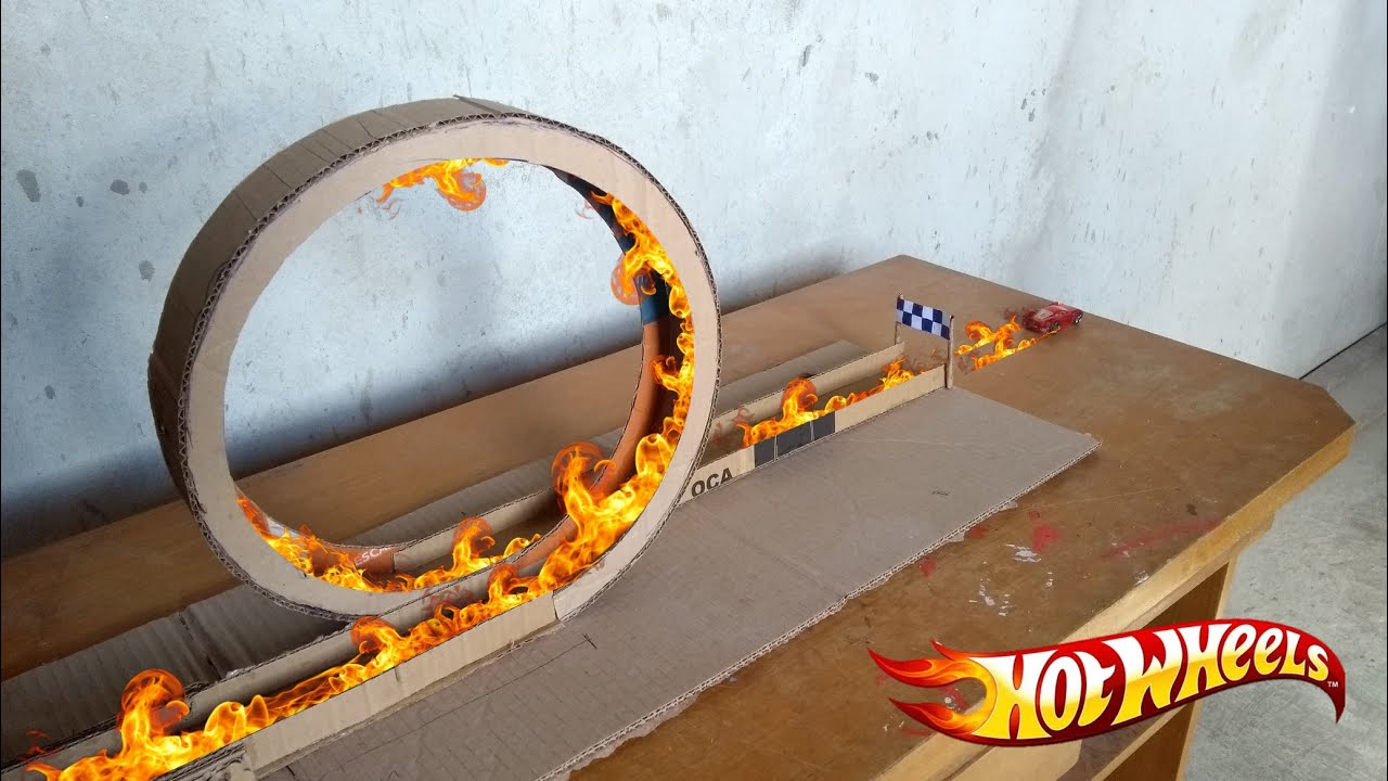 Como fazer uma pista da Hot Wheels de papelão com Loop(TUTORIAL)Incrível pista Hot Wheels de papelão