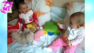 Ксюша и Арина МАЛЕНЬКИЕ МАЛЫШИ Самое СМЕШНОЕ ВИДЕО / Magic Twins Ксюша и Арина МАЛЕНЬКИЕ МАЛЫШИ Самое СМЕШНОЕ ВИДЕО / Magic Twins
