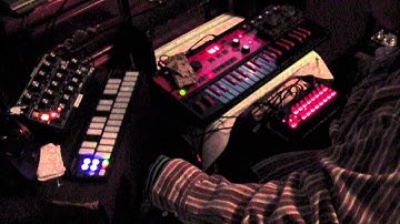 Yet ! Another Berlin School style. Korg SQ1 sequencer , Korg Microkorg and Moog Minitaur.