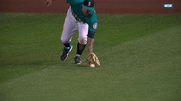 BOS@SEA: Out call overturned in the 9th inning