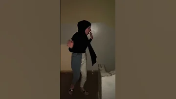 شخص غريب يطرق باب بيتي بمنتصب الليل وشو سووووااا 