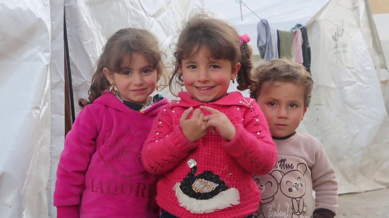 Come si vive nei campi profughi della Siria - YouTube