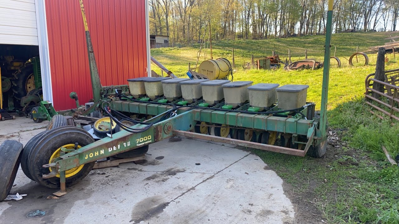 BUILDING A JOHN DEERE 7000 SOYBEAN PLANTER YouTube BUILDING A JOHN DEERE 7000 SOYBEAN PLANTER YouTube