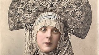 Древне-русский, головной убор - кокошник. The ancient Russian, the woman's headdress - kokoshnik.