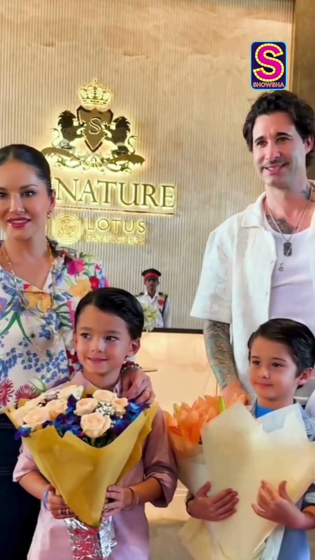 Sunny Leone Poses With Husband And Her Little Munchkins For The Paps | N18S #shorts #viralvideos