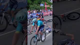 🚴 Terrible chute à l'arrivée de la première étape du Tour de Hongrie  #cyclisme