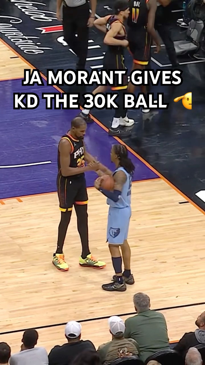 Ja Morant shows respect to KD by giving him the game ball ?