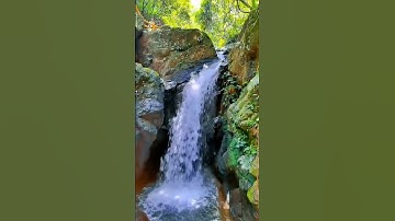 Non xanh nước biếc hữu tình