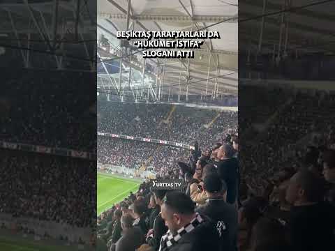 Beşiktaş taraftarları da "hükümet istifa" sloganı attı