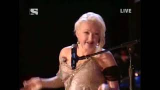 Cyndi Lauper - Time After Time - American Music Awards 2005