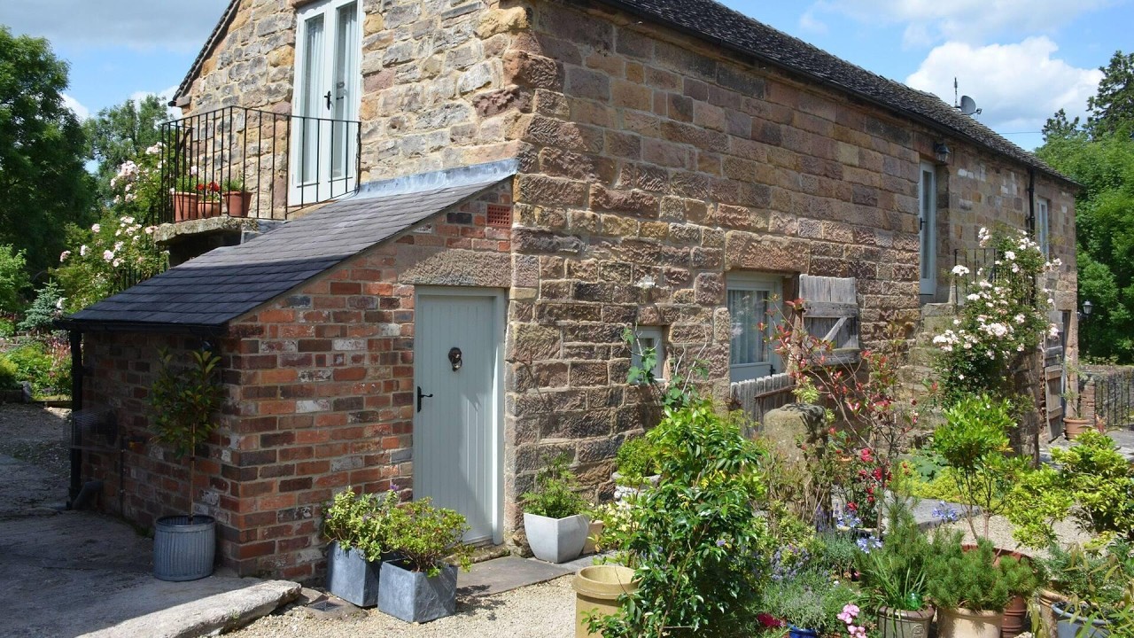 Green Farm Stables, Ashbourne, United Kingdom | Travel With Kiara