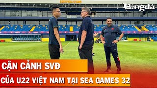 HLV Troussier bắt tay HLV Thái Lan khi cùng U22 Việt Nam tham quan sân bóng đỉnh cao tại Campuchia