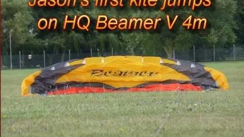 Jason trys kite jumping on the HQ Beamer 4m