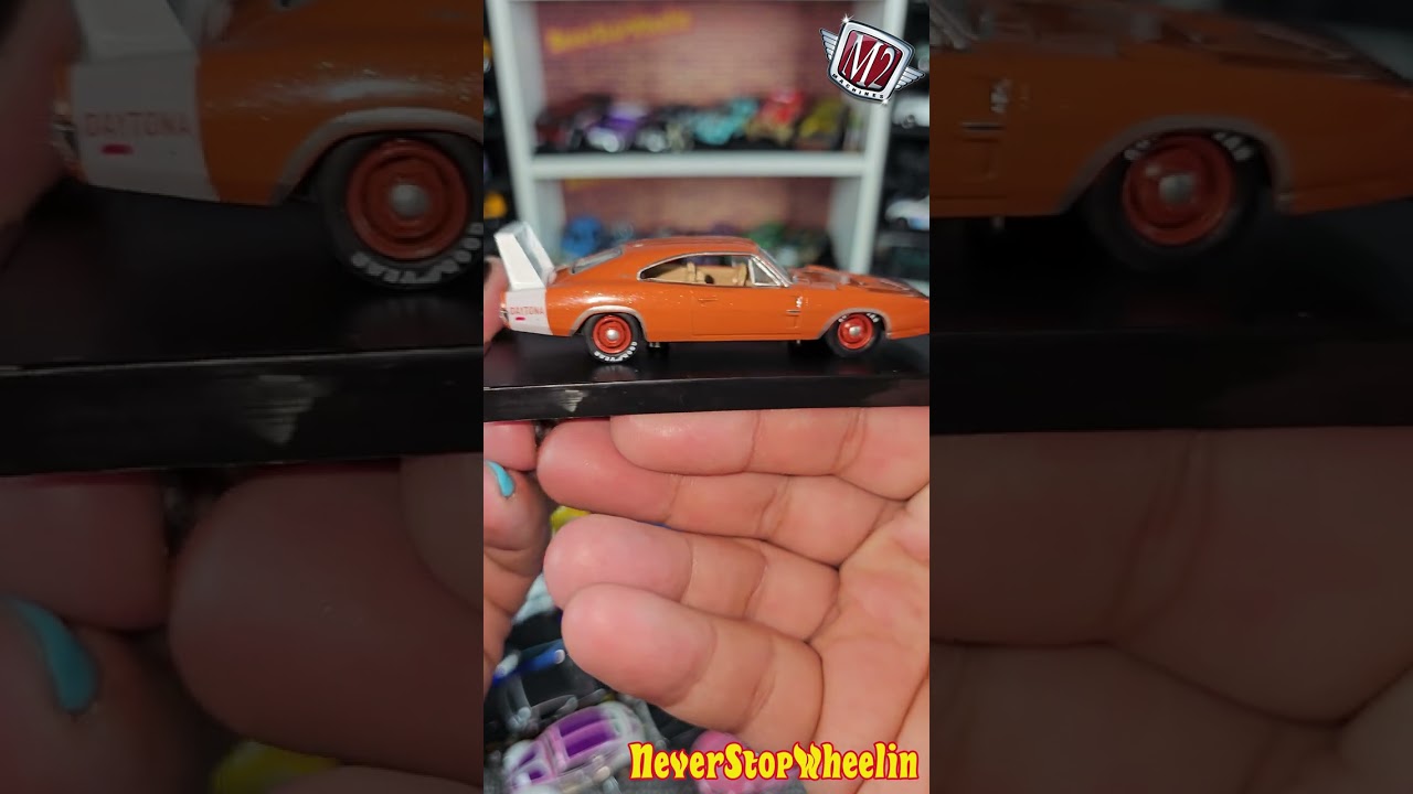 1969 Dodge Charger Daytona HEMI in Orange M2 Machines unboxing!