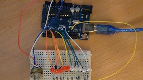 03 Arduino UNO Бегущие огни с подстроечным резистором