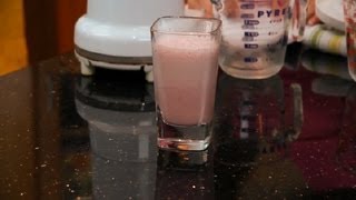 How to Make Smoothies Using Strawberries & Milk : Making Smoothies