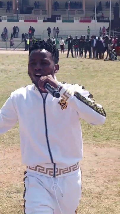laizer serian performing OSINA at five stars launching