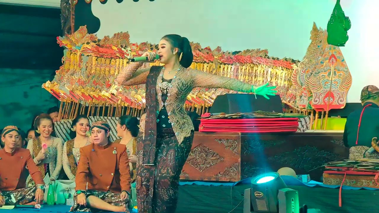 Ayang-ayang Niken Salindry bersama Campursari Kusuma Wardani Ki Eko Prisdianto