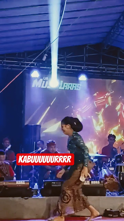 when sinden Nanda sari is afraid of barongan😁#videoshort #feedshorts