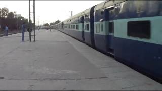 Slow Hot Red Wap-4 Superfast 12394 Ndls-Rjpb Sampoorna Kranti