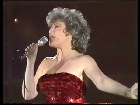 Sleduj Corina Chiriac - Trenul fericirii (Live - Mamaia'87) na YouTube