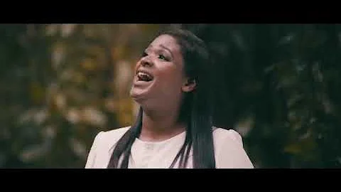 Quem Adora | Cantora Claudia Santana (Clip Oficial)